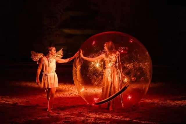 "Le Vieil ange et l'enfant" aux Grandes Écuries de Chantilly

Le spectacle se joue jusqu'au 5 janvier. 

Merci à @mathilde_pouteau_ecuyere pour ses magnifiques chansons qui me transportent à chaque spectacle !

📷 @ctanierephotographie

#spectacle #noel #spectacleequestre #grandesecurieschantilly #vieilangeetlenfant #conte #acrobatie #trapeze #aerialist #trapeziste #voltige #acrobate