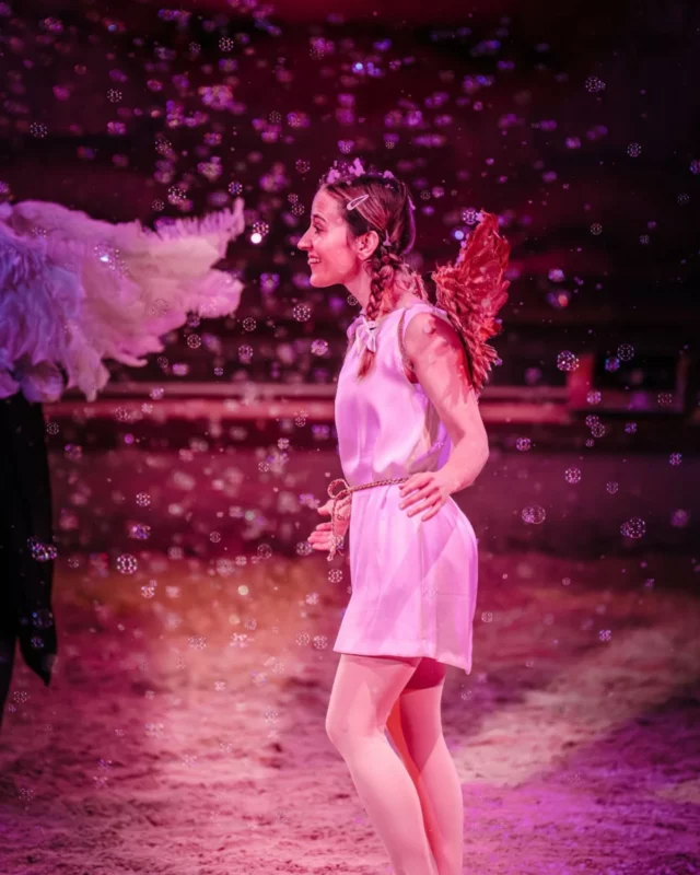 Vivre l'énergie de l'enfance à chaque spectacle ! ✨

Spectacle Le Vieil Ange et l'Enfant 🐎🎄

Jusqu'au 5 janvier 2025 

#comedienne #spectacle #spectacledenoel #noel #chevaux #chantilly #grandesecuriesdechantilly #trapeze #enfant #ange #pia #conte #contedenoel #joie #bonheur #aerialist #acting

📷 @ctanierephotographie