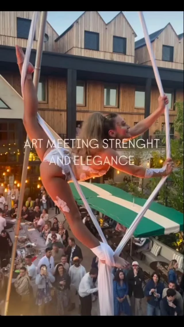 ✨ Une soirée vibrante et élégante à Clermont-Ferrand
J’ai eu le plaisir de faire voler mes tissus aériens au cœur d’un lieu moderne et raffiné, pour l’inauguration de la toute nouvelle terrasse de ce magnifique hôtel 4 étoiles.
Une soirée rythmée par la musique, les performances de danse, les DJ sets et de belles animations artistiques, dans une ambiance chic et estivale.
Merci aux équipes pour leur accueil et à tous ceux qui ont partagé ce moment suspendu avec nous 💫
Merci à @uslatinodance pour ce bel événement !

📍Clermont-Ferrand | Inauguration de la terrasse
🏨 Hôtel 4 étoiles 
🎭 Tissu aérien, musique live, danse & DJ sets

#ClermontFerrand #InaugurationTerrasse #Hôtel4étoiles #TissuAérien #ÉvénementPrestige #PerformanceArtistique #SoiréeChic #ArtEtÉmotion #LuxeModerne #AmbianceÉlégante #TerrasseClermont #SpectacleEnHauteur #ÉvénementClermont #AnimationDeLuxe #artdanslesairs